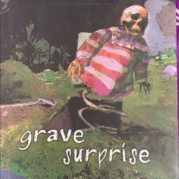 Charlaine Harris Hardback book Grave Surprise New York‎ times bestselling - Picture 4 of 5